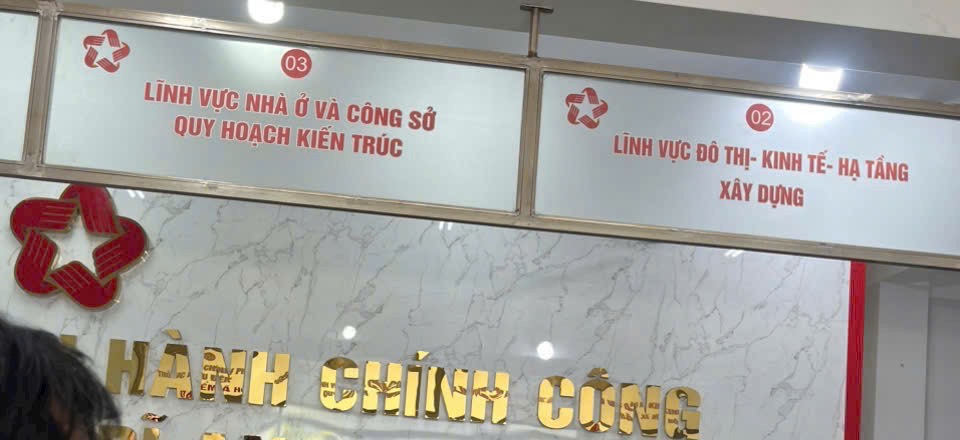 Quầy tiếp nhận hồ sơ lĩnh vực nhà ở, quy hoạch kiến trúc tại Trung tâm Hành chính công Dĩ An